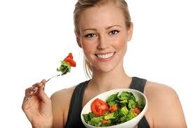 ăn nhiều rau củ quả giúp thanh lọc cơ thể và khử mùi